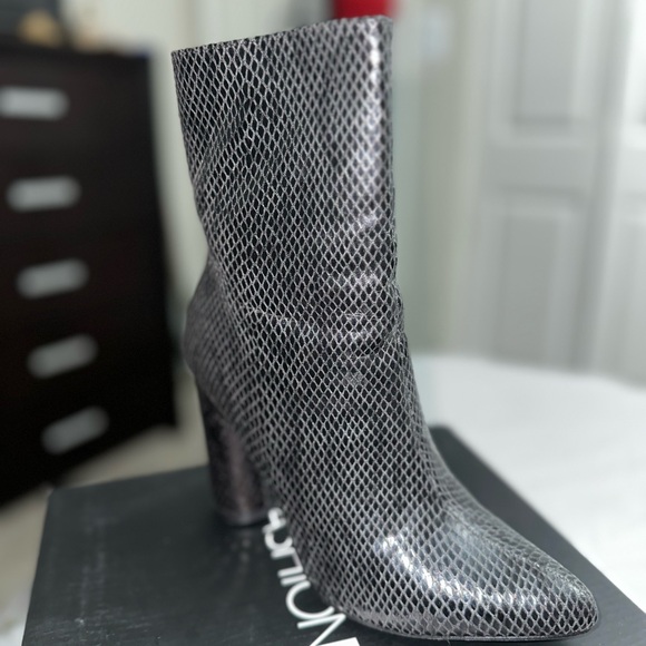Fashion Nova Ankle Boots - Black Snake Print, Size 7 - Picture 4 of 5